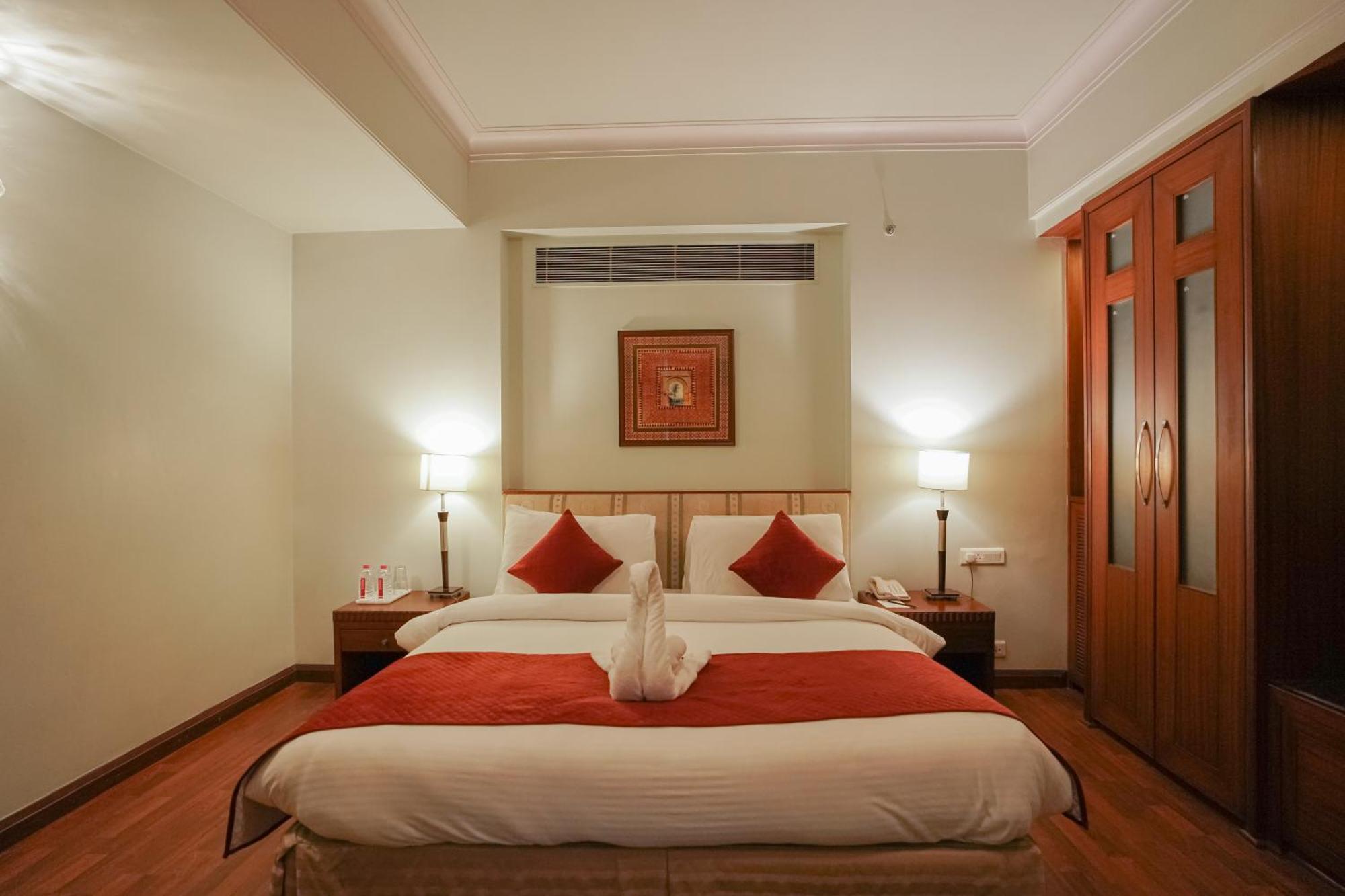 Clarion Bella Casa At Airport Hotell Jaipur Exteriör bild