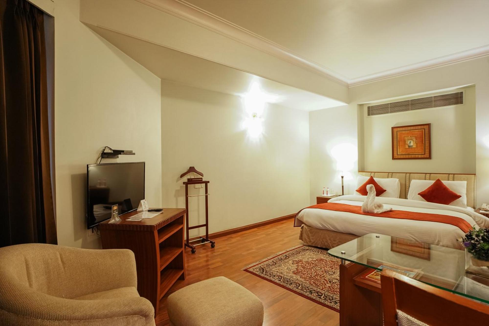 Clarion Bella Casa At Airport Hotell Jaipur Exteriör bild