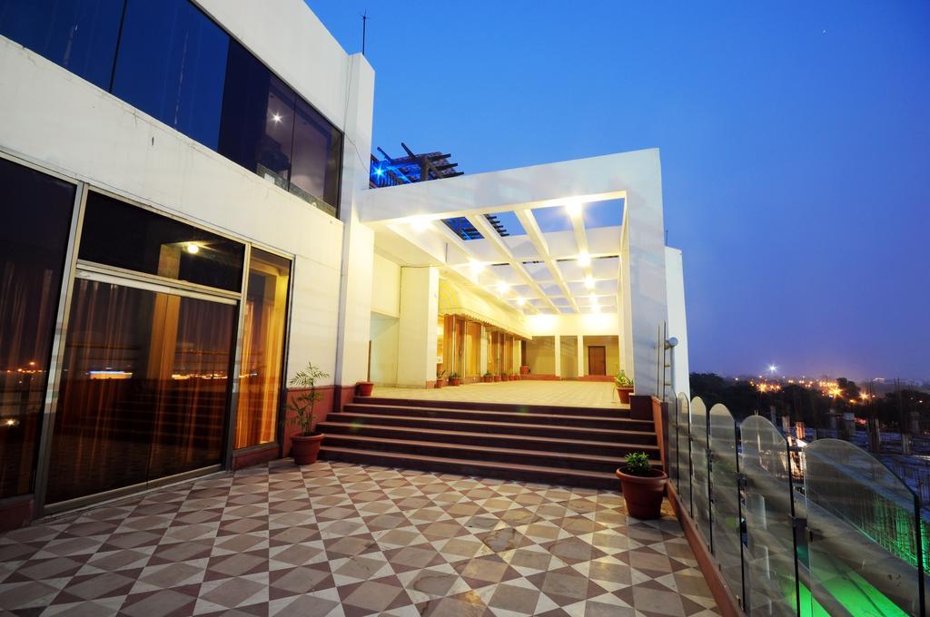 Clarion Bella Casa At Airport Hotell Jaipur Exteriör bild