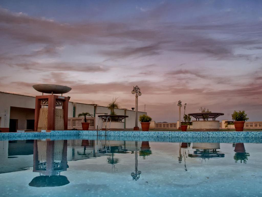 Clarion Bella Casa At Airport Hotell Jaipur Exteriör bild